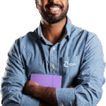 Homem com um caderno da Argo