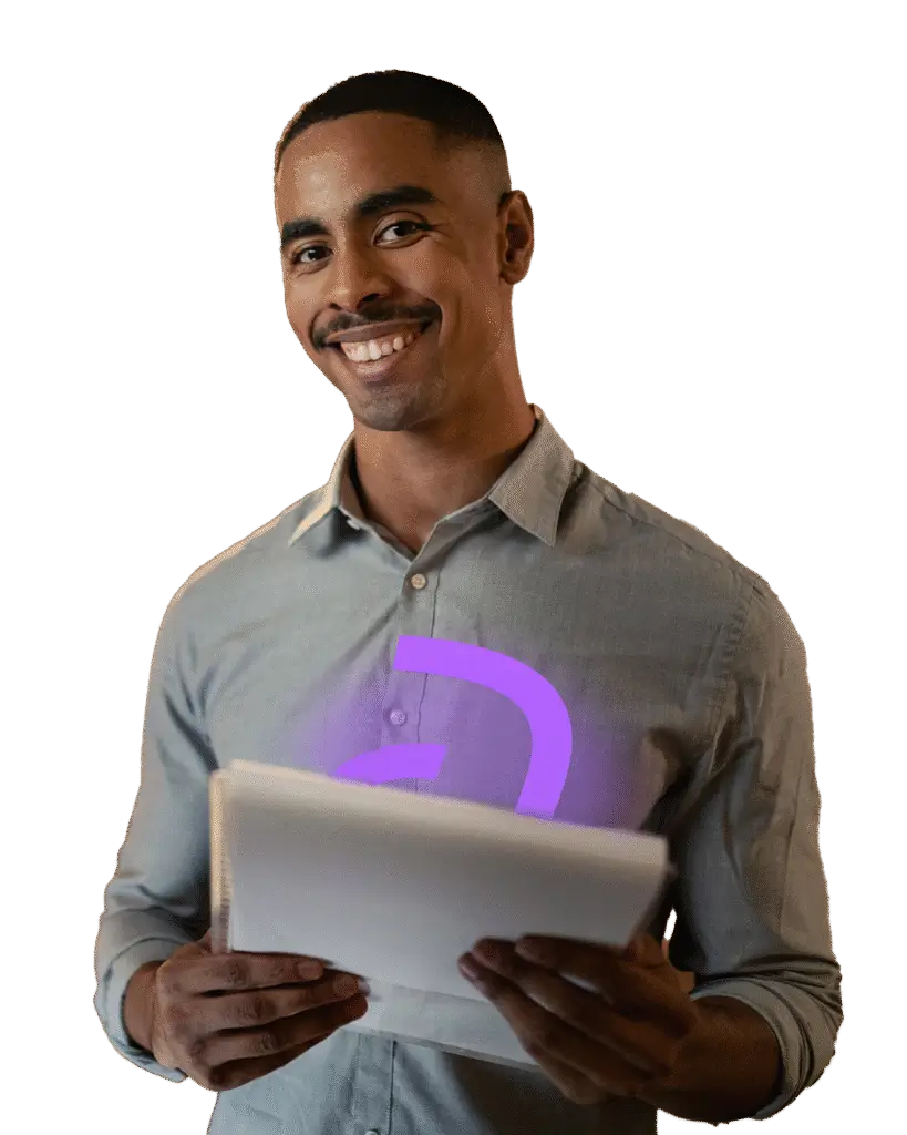 Homem com um tablet utilizando a Argo