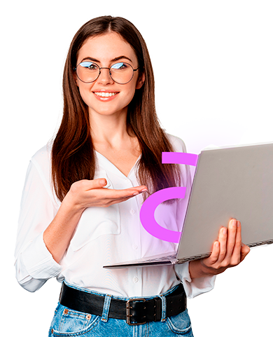 Mulher com notebook utilizando a Argo